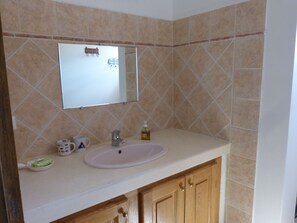 Combined shower/tub, hair dryer, towels, soap