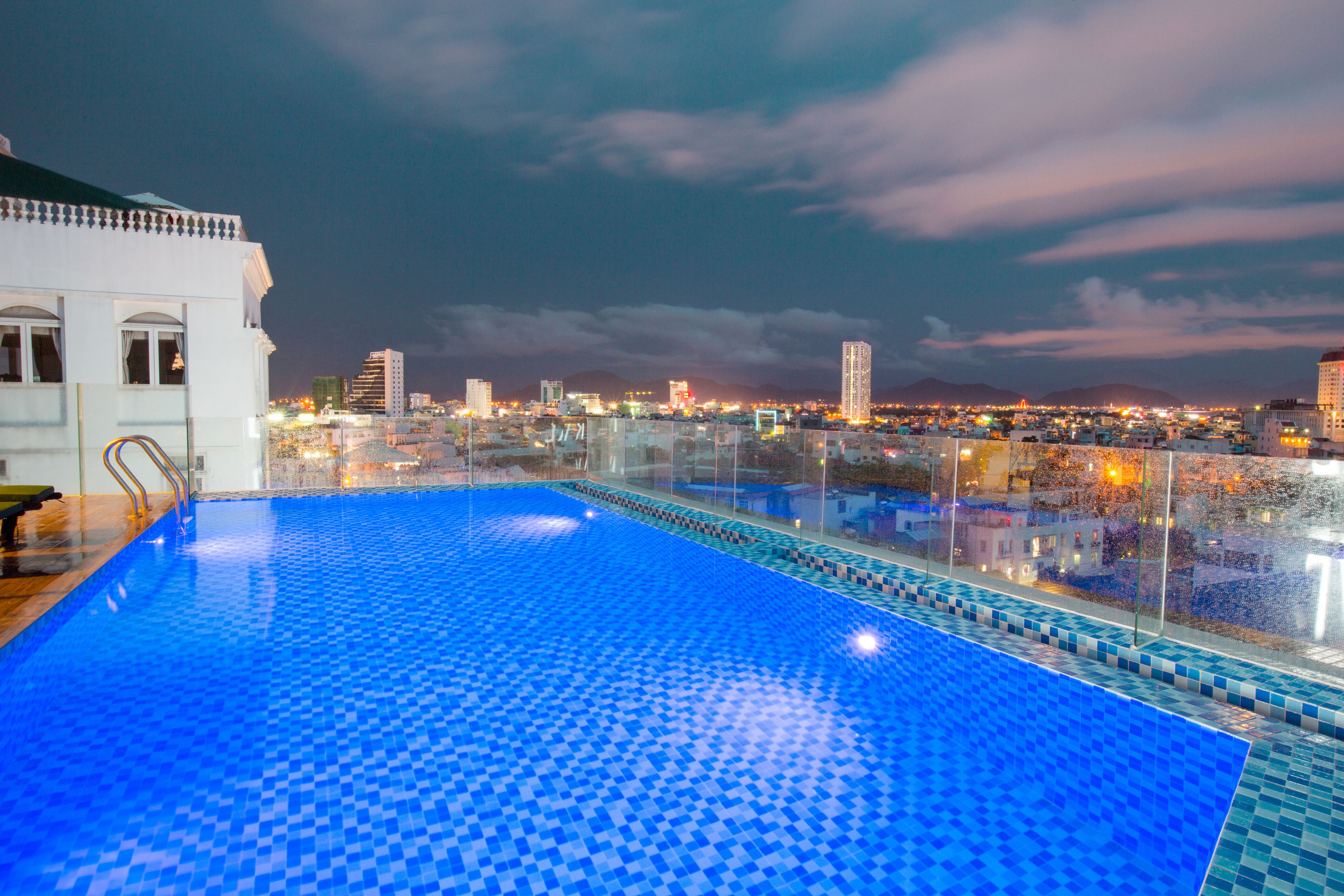 Outdoor pool, sun loungers