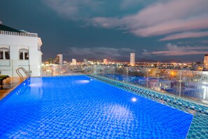 Outdoor pool, pool loungers - Central Hotel & Spa  (Da Nang)