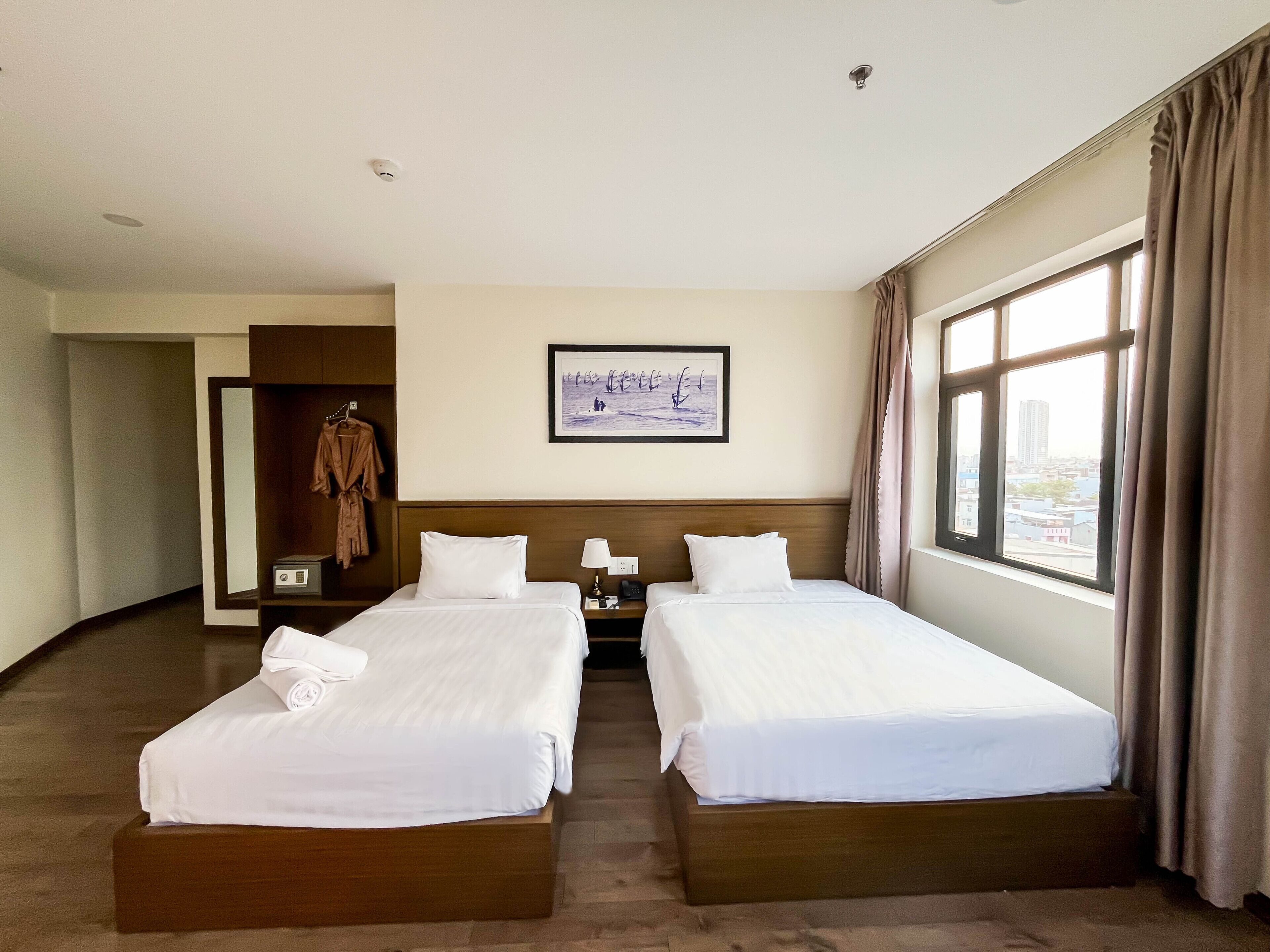 deluxe twin room | 1 bedroom, premium bedding, pillow-top beds, minibar