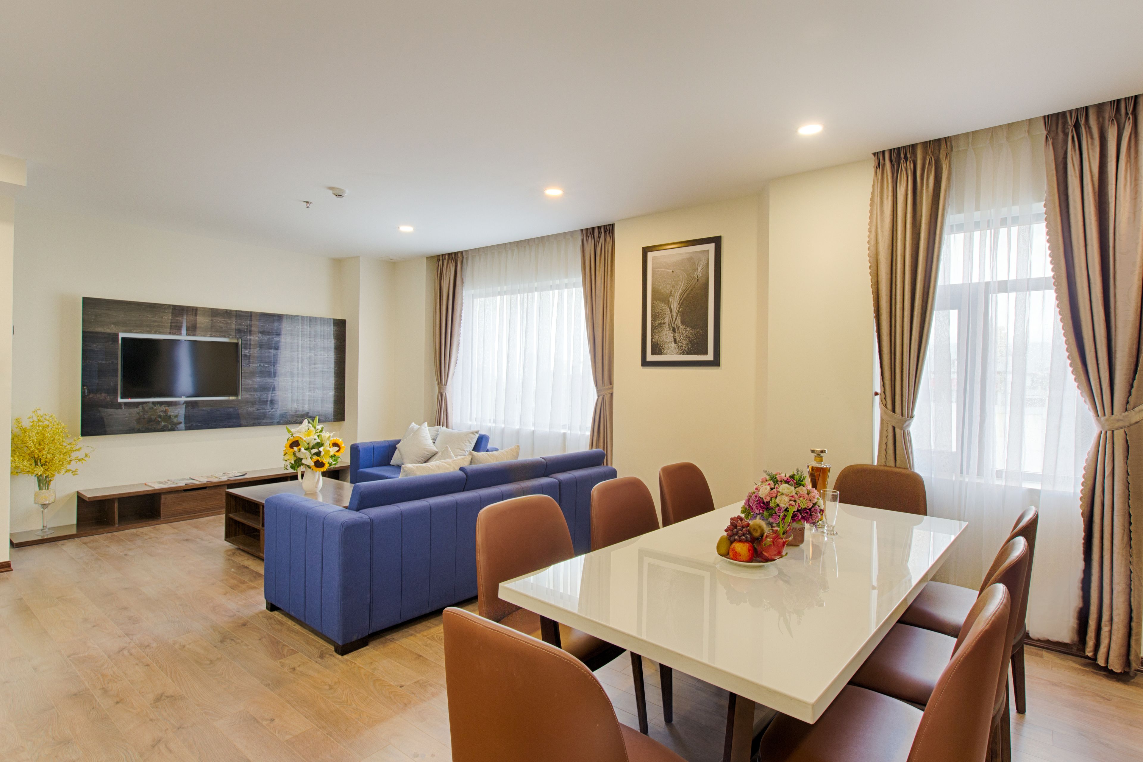 premier penthouse | in-room dining