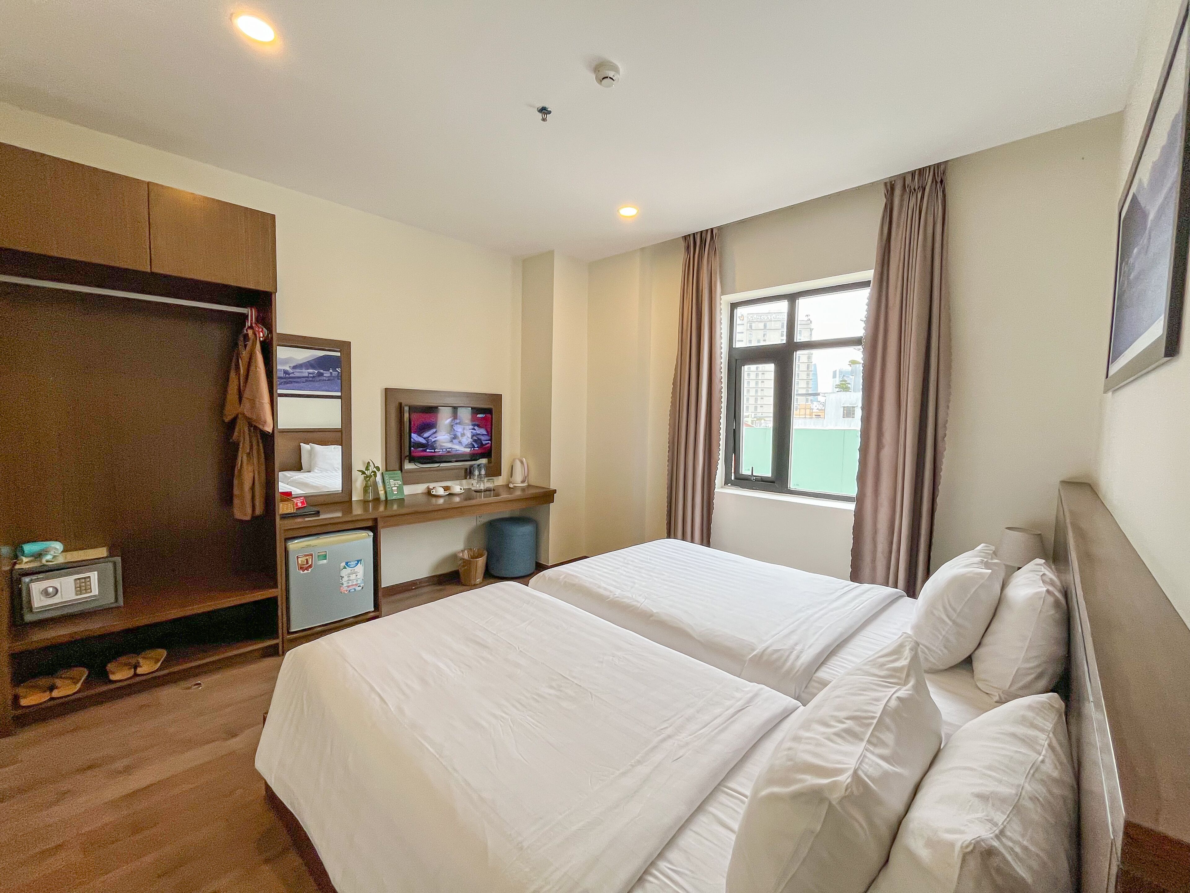 superior twin room | 1 bedroom, premium bedding, pillow-top beds, minibar