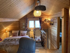 4 habitaciones, tabla de planchar con plancha y cuna de viaje 