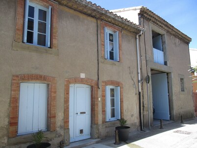 THE 39-2: AT THE FOOT OF THE CITY, GARAGE & WIFI 