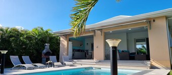 Vakre nye moderne villa på 80 m² til 150 m fra lagunen .....