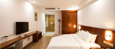 Premium bedding, in-room safe, desk, blackout drapes
