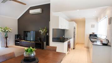 Flachbildfernseher, DVD-Player