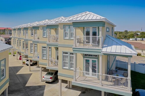 Vue imprenable sur trois étages de la maison PCB / piscine / animaux acceptés / vue sur le golfe du Mexique