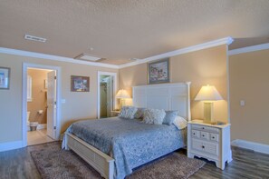 3 bedrooms, desk, iron/ironing board, free WiFi
