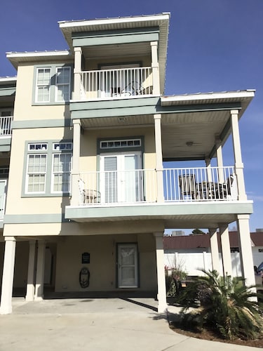 Stunning Three Story PCB House – Pool – Pet Friendly – Gulf Views