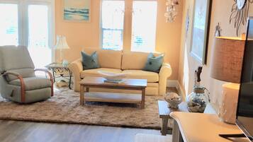 TV connectée, lecteur de DVD, livres