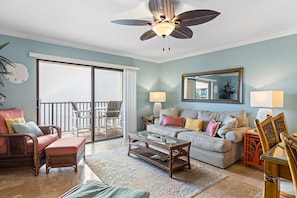 Smart TV, video games, DVD player - 3 Bedroom Condo/ Sleeps 8 / Beautifully Upgraded (St Augustine)