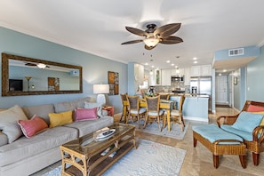 Smart TV, video games, DVD player - 3 Bedroom Condo/ Sleeps 8 / Beautifully Upgraded (St Augustine)