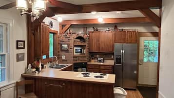 Geladeira, micro-ondas, fogão, cooktop