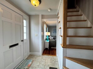 Interior - Walk to Town & Train, Rockport Beaches & Shops – 3BR, AC, Parking (Rockport)