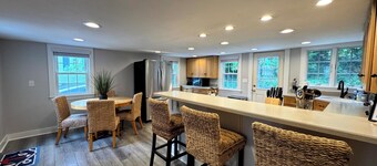 Walk to Town & Train, Rockport Beaches & Shops – 3BR, AC, Parking