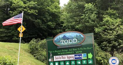 BEAUTIFUL LOG CABIN NEAR NEW RIVER HIKING STARGAZING WIFI NICE COUPLES RETREAT