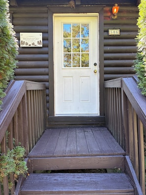 Exterior detail - BEAUTIFUL LOG CABIN NEAR NEW RIVER HIKING STARGAZING WIFI NICE COUPLES RETREAT (Todd)