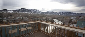 New to Market, 4 blks from Park,   Minimum two night stay.