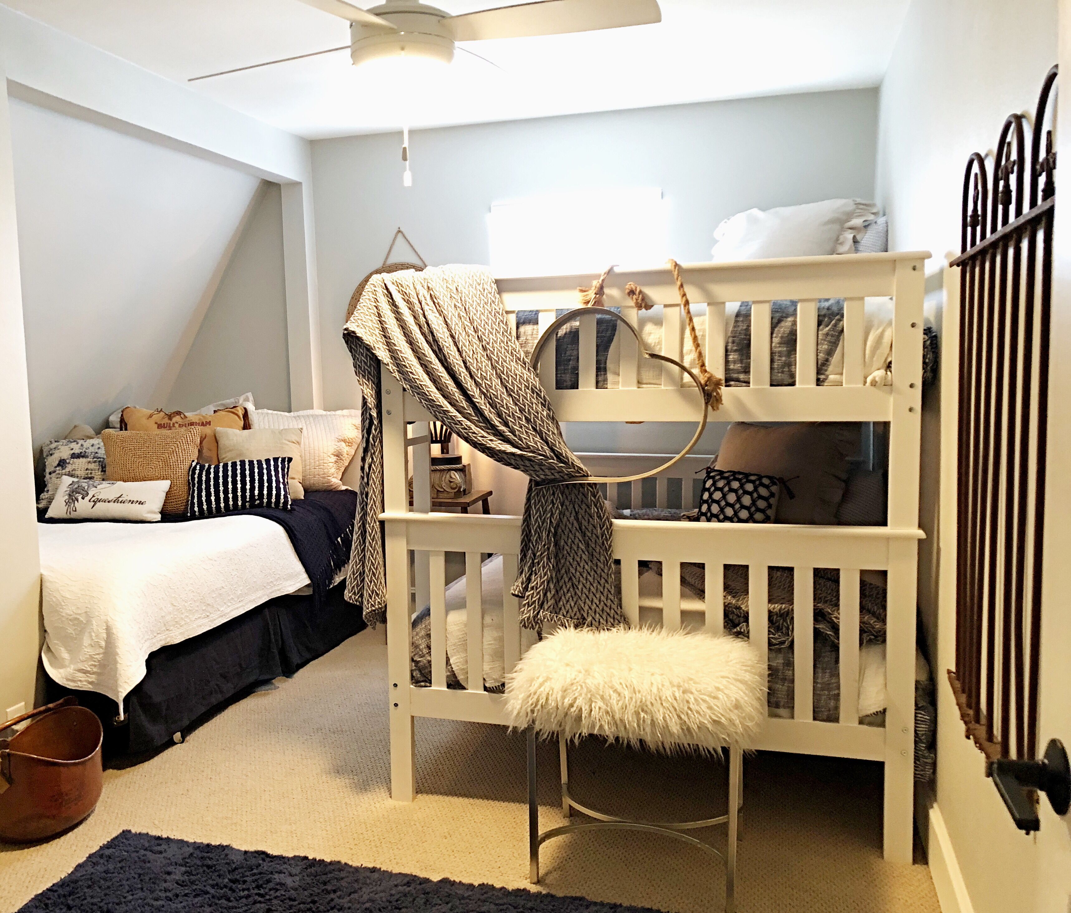 4 bedrooms, desk, iron/ironing board, WiFi
