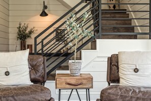 Interior - HGTV’s “BARNDOMINIUM” 16 Acres w/ Lake, Outdoor Kitchen, Decks & Playground (Waco)