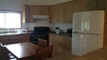 Frigorífic, microones, forn i placa de cuina