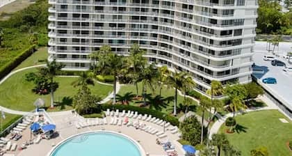 Beachfront Marco Island Luxury Condo 304-T4,2 Bd 2Ba, Ocean,Pool & Beach Balcony