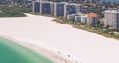 Belle Marco Island Beach Front Condo, vue sur l'océan. Jours 9 et 10 gratuits - septembre
