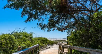 Totally renovated on beach, with pool, and bikes