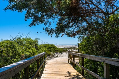 Totally renovated on beach, with pool, and bikes