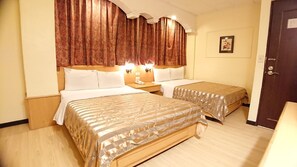 Standard Quadruple Room | Desk, blackout drapes, free WiFi, bed sheets - YesHotel (Chiayi City)