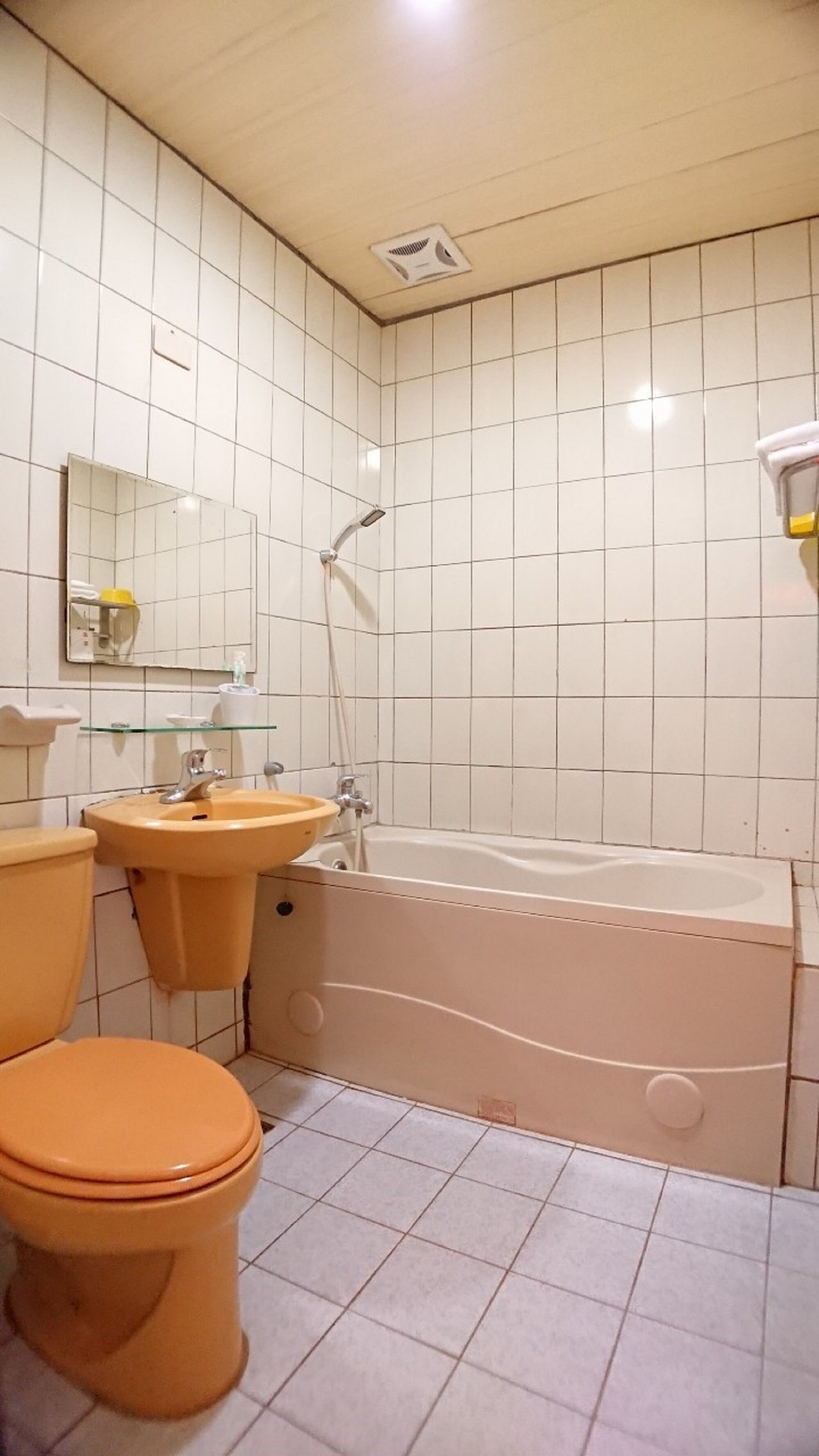 Business Double Room (1) | Bathroom | Combined shower/tub, deep soaking tub, free toiletries, hair dryer