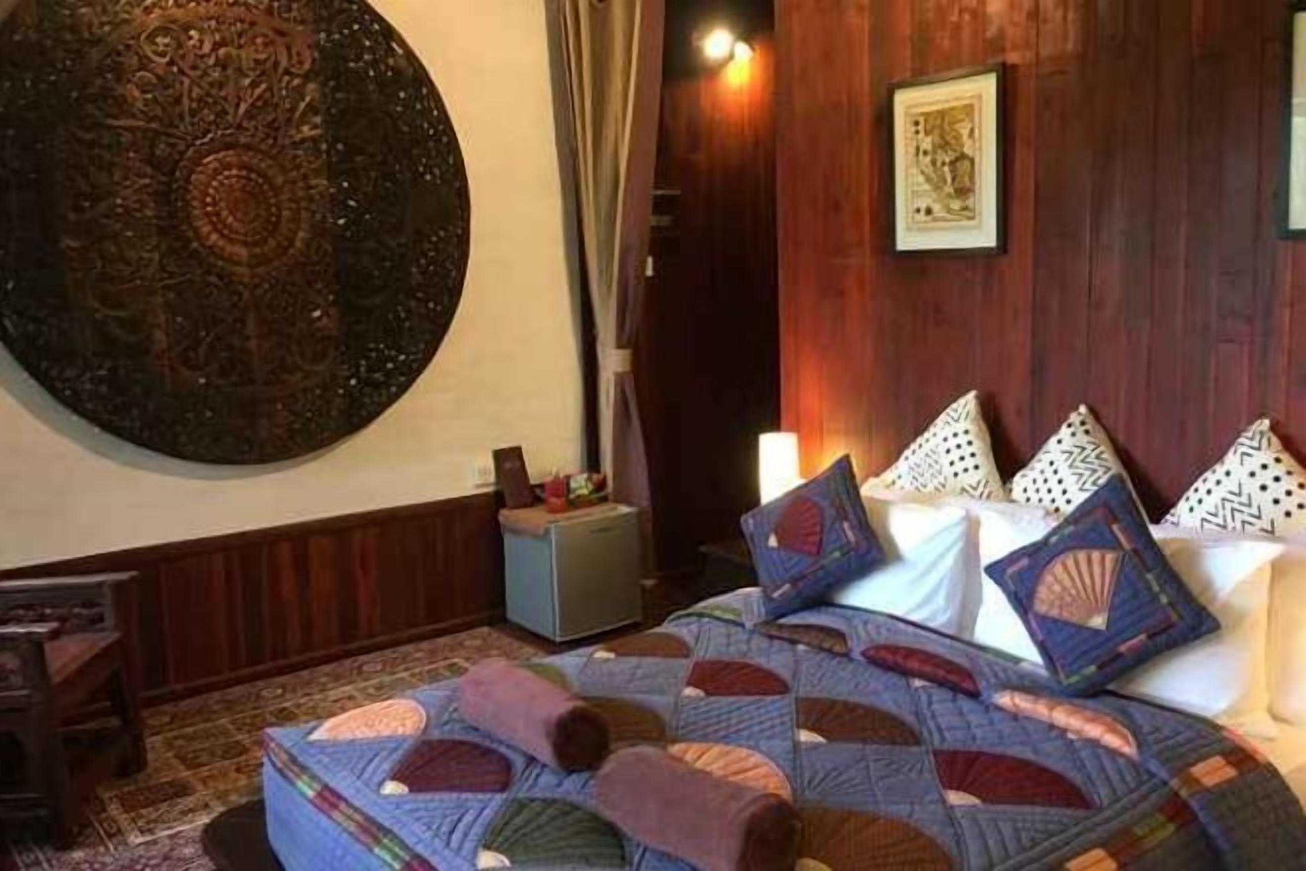 Brankas dan didekorasi berbeda-beda