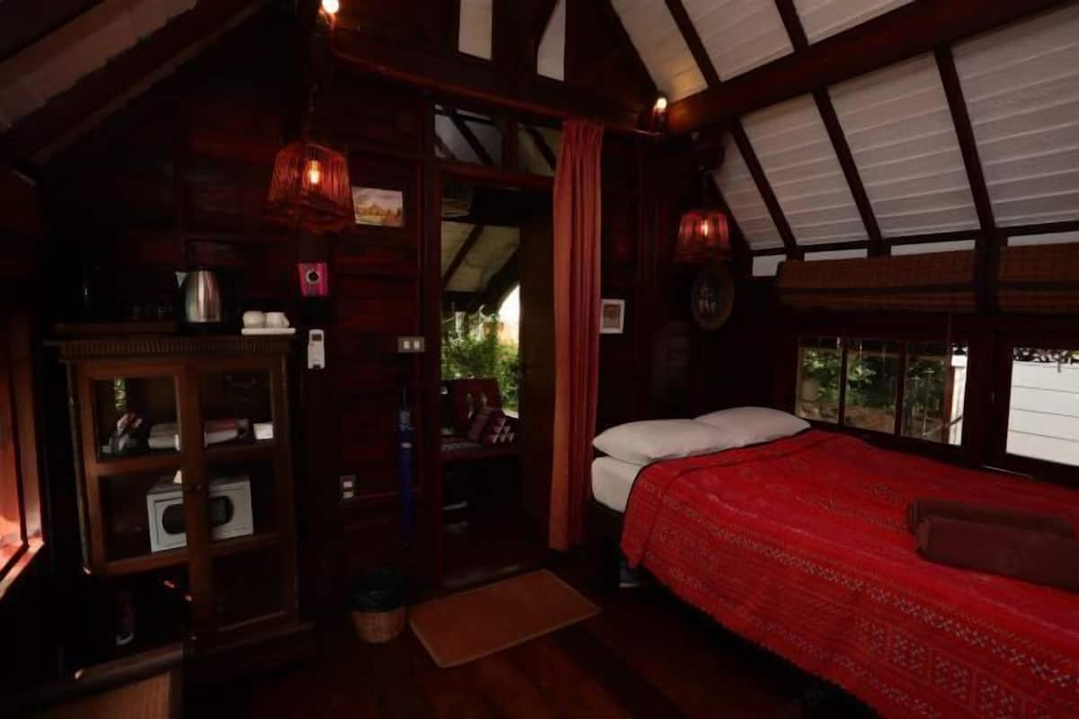 2 bedrooms, in-room safe, individually decorated, individually furnished