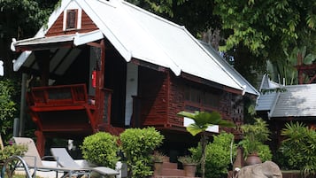 2 bedrooms, in-room safe, individually decorated, individually furnished