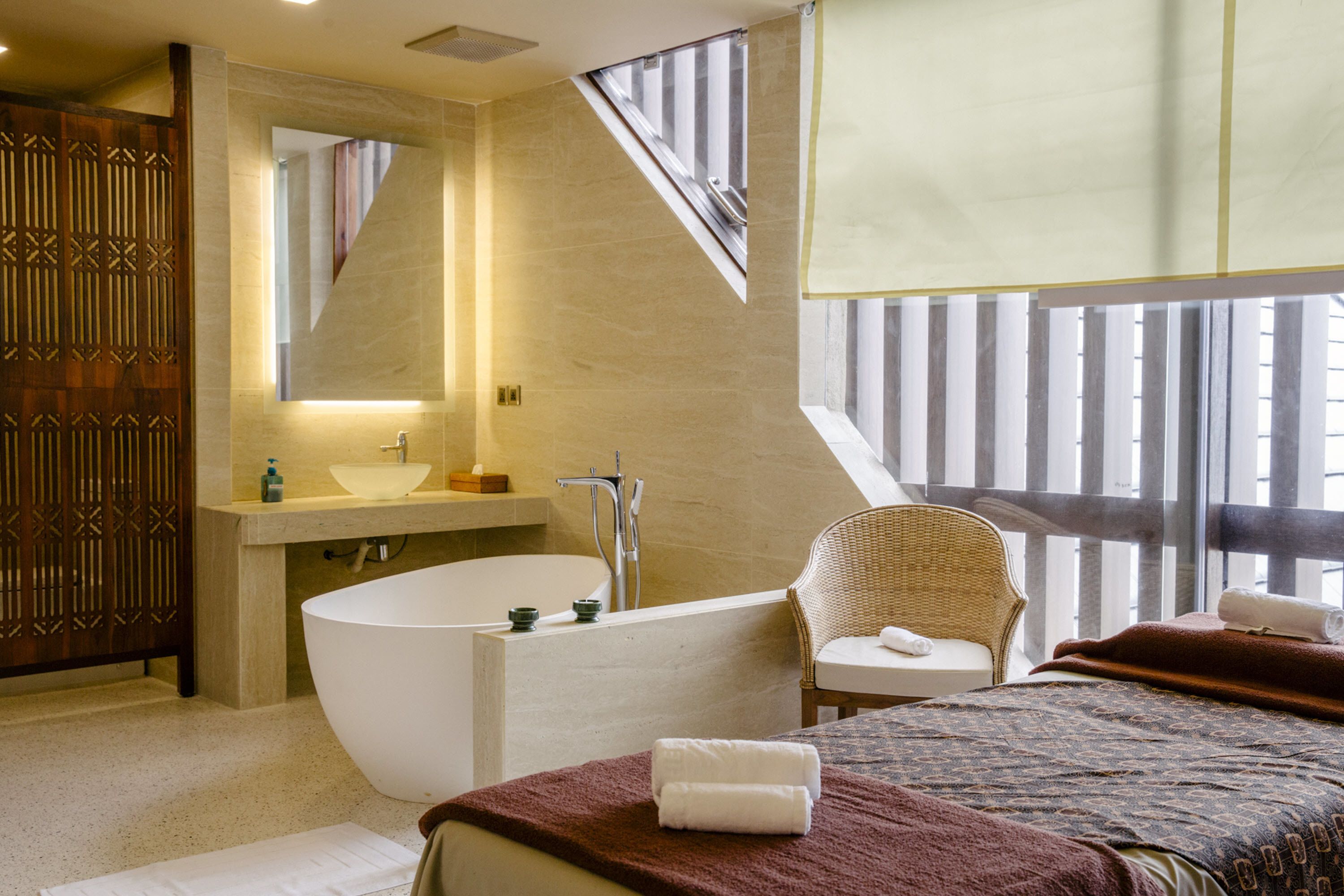 body treatments, aromatherapy, deep-tissue massages, swedish massages