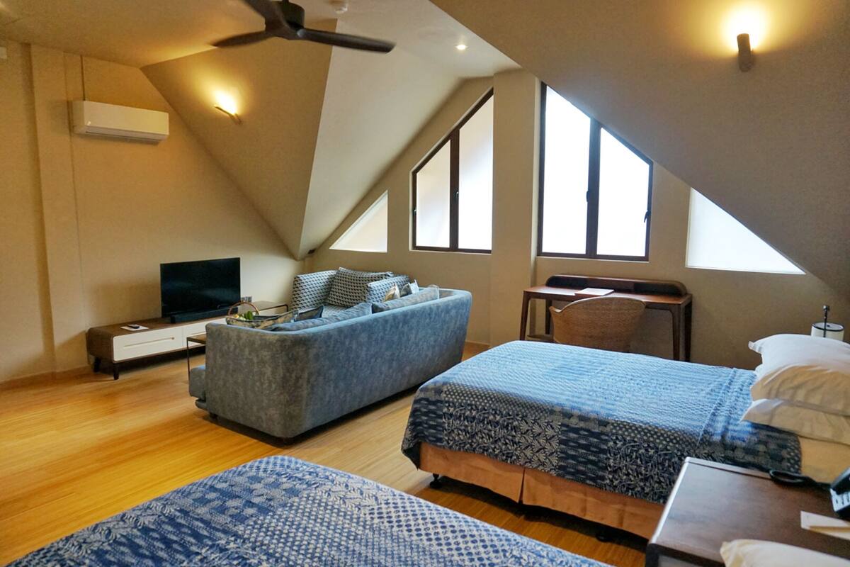 Studio, Eckzimmer (No Elevator) | Wohnbereich