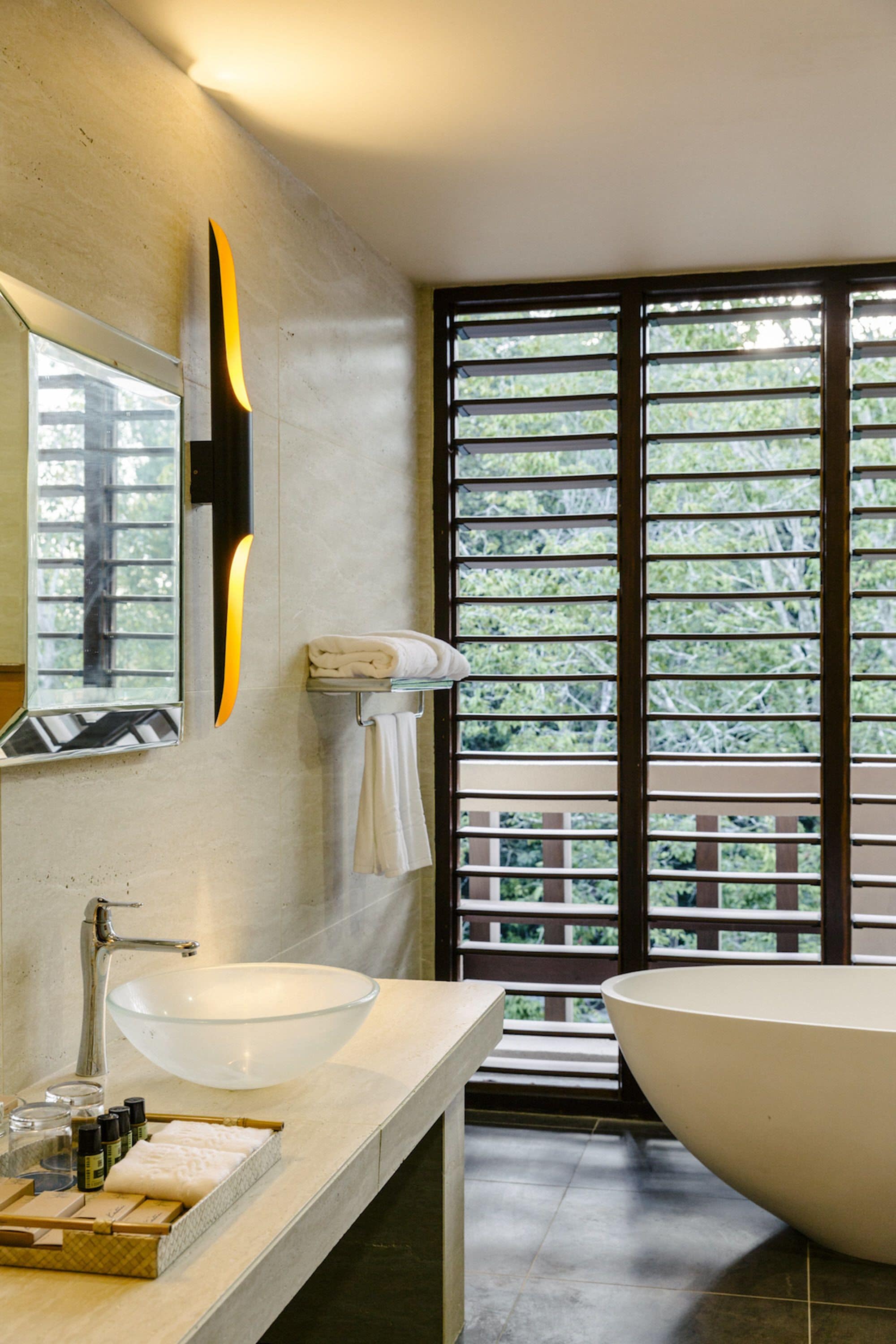 penthouse, 2 bedrooms (no elevator) | bathroom | free toiletries, hair dryer, dressing gowns, bidet