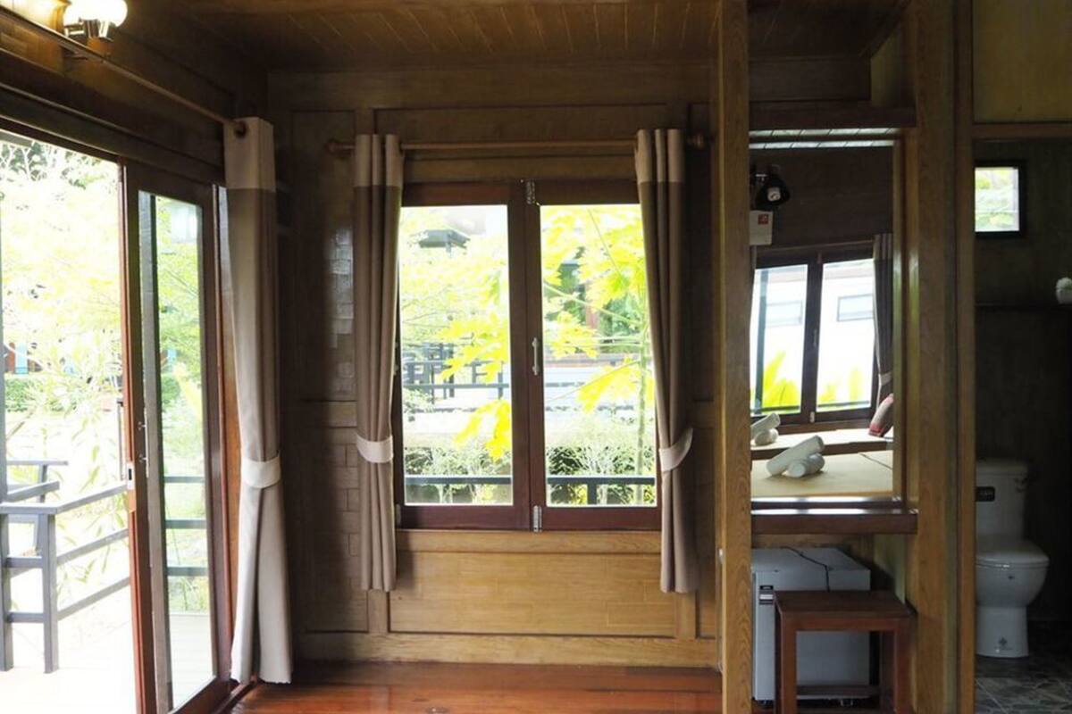 family room with mountain view | 1 bedroom, in-room safe, free wifi