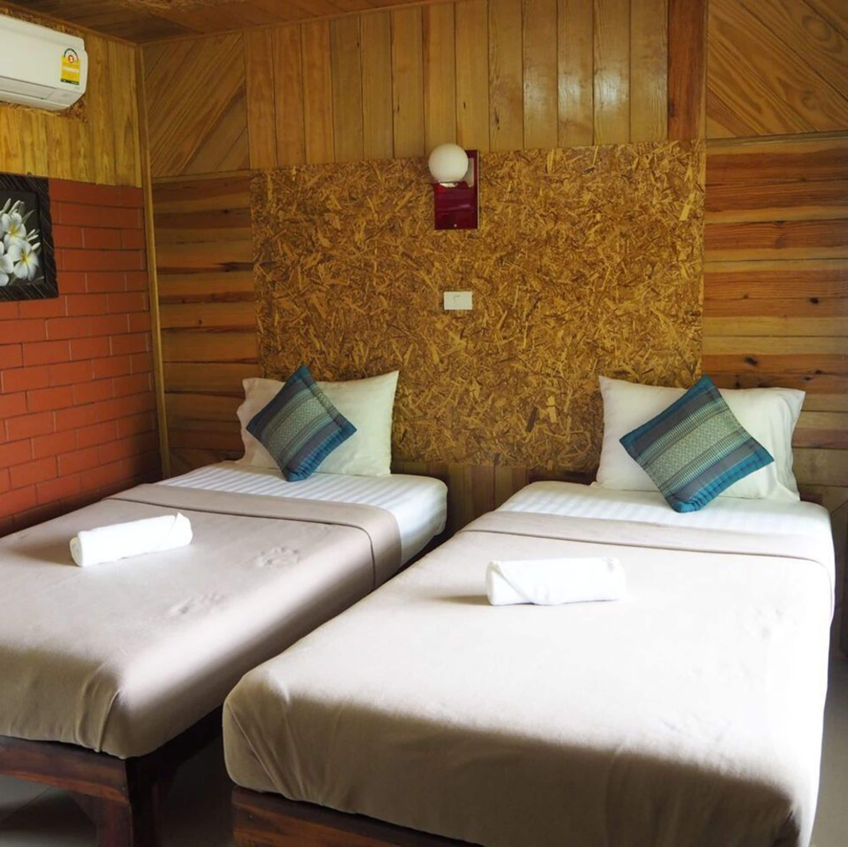 Standard Room with Garden View | ตู้นิรภัยในห้องพัก, Wi-Fi ฟรี