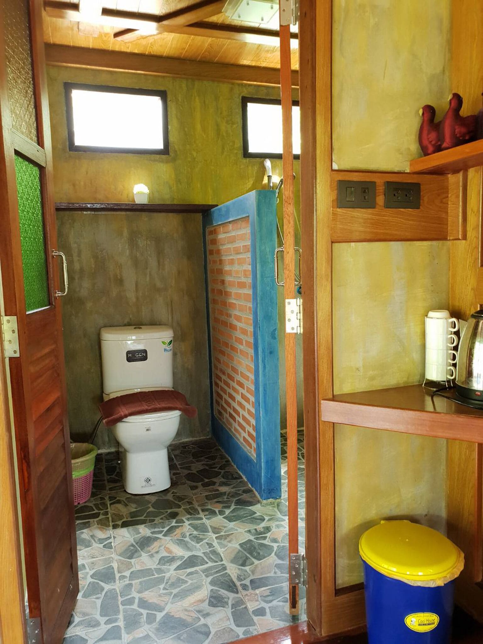 family room with mountain view | bathroom | shower, free toiletries, hair dryer, bidet