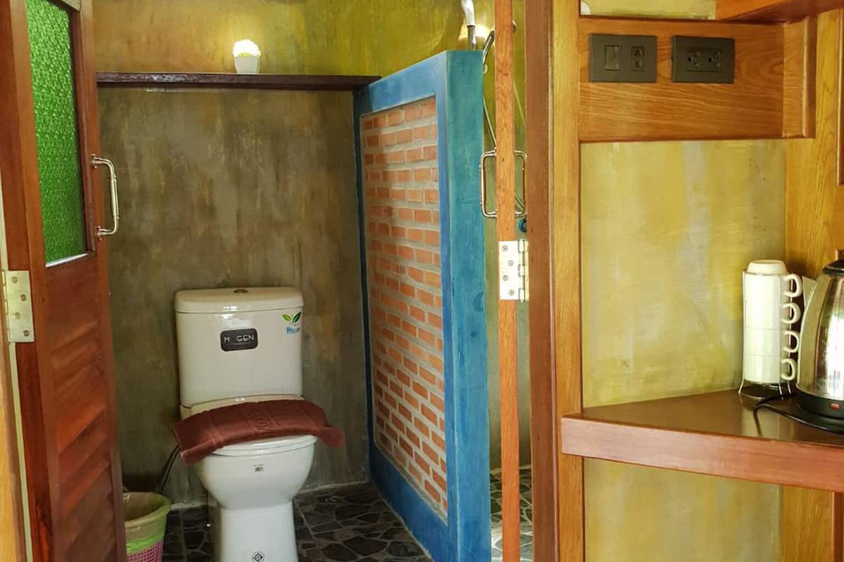 family room with mountain view | bathroom | shower, free toiletries, hair dryer, bidet