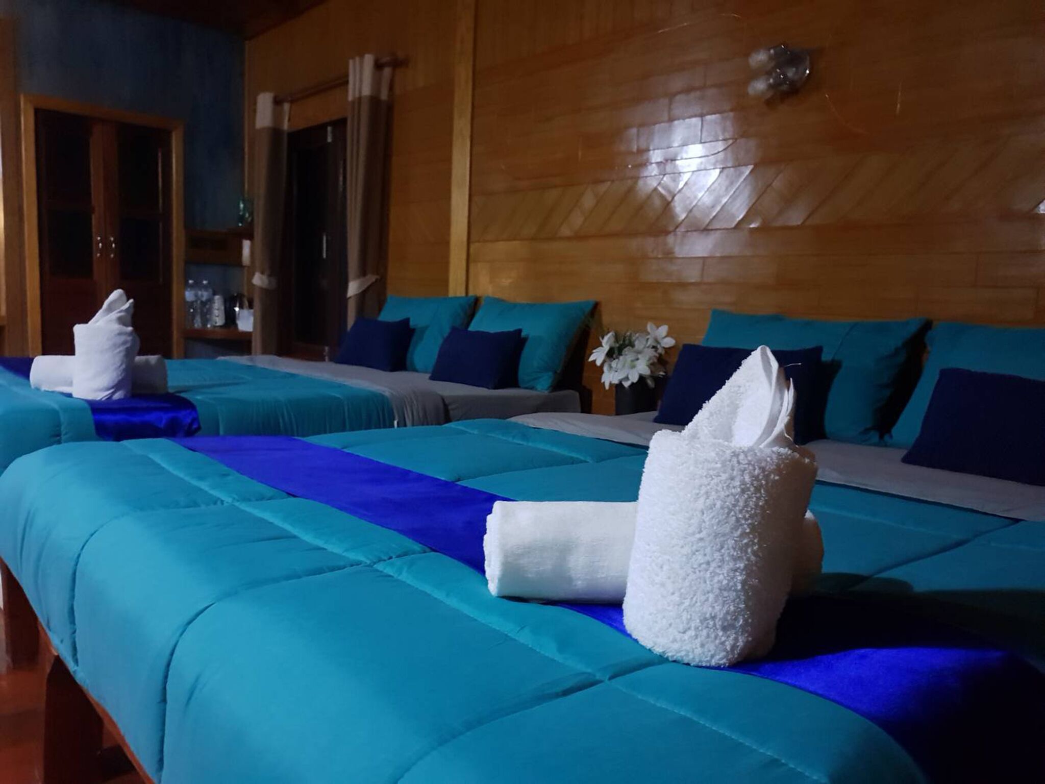 family room with mountain view | 1 bedroom, in-room safe, free wifi