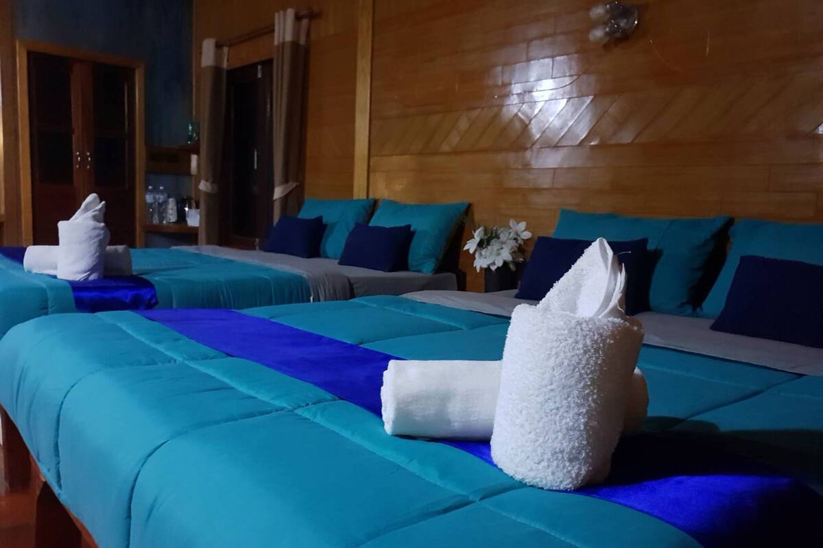 family room with mountain view | 1 bedroom, in-room safe, free wifi