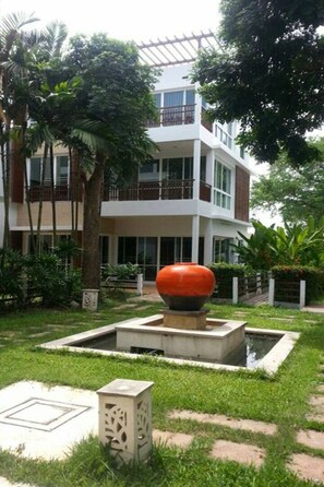 Property grounds - Cha Am Beach Front Pool Villa (Cha-am)