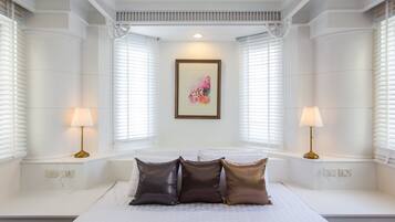 Deluxe Room, 1 Bedroom, Balcony | In-room safe, individually decorated, desk, laptop workspace