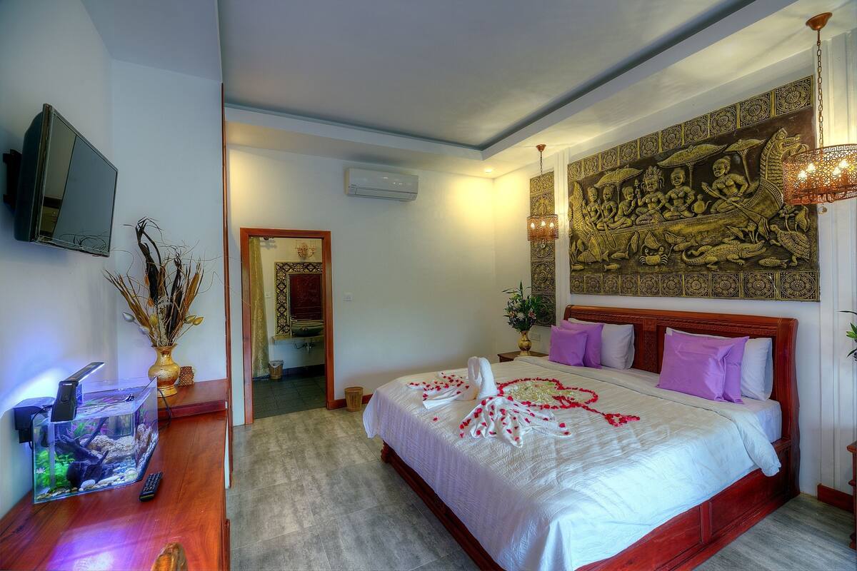 In-room safe, desk, blackout drapes, WiFi (free)