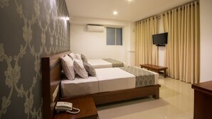 Deluxe Triple without Balcony - Ceyloni City Hotel (Kandy)