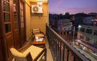 Deluxe Double with Balcony | Svalir