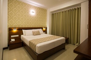 Deluxe Double without Balcony | 1 bedroom, in-room safe, individually decorated, individually furnished - Ceyloni City Hotel (Kandy)